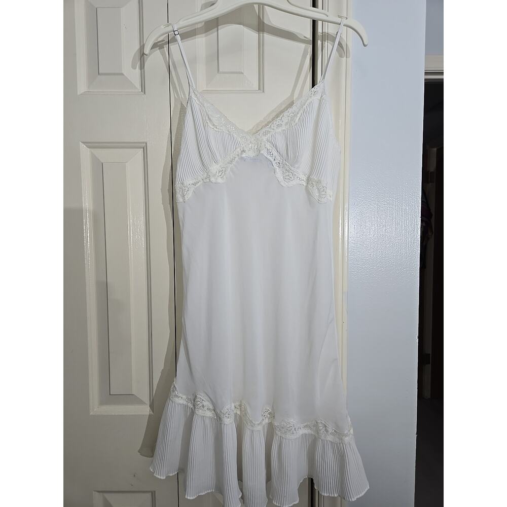 Madison Intimates White Nightie/Slip/Lingerie Sz Sm Lace, Pleated, Ruffled Hem